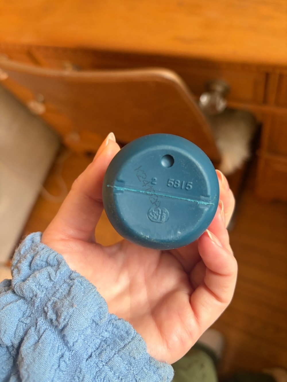 Living Proof Clarifying Detox Shampoo - Deep Teal - Picture 2 of 2